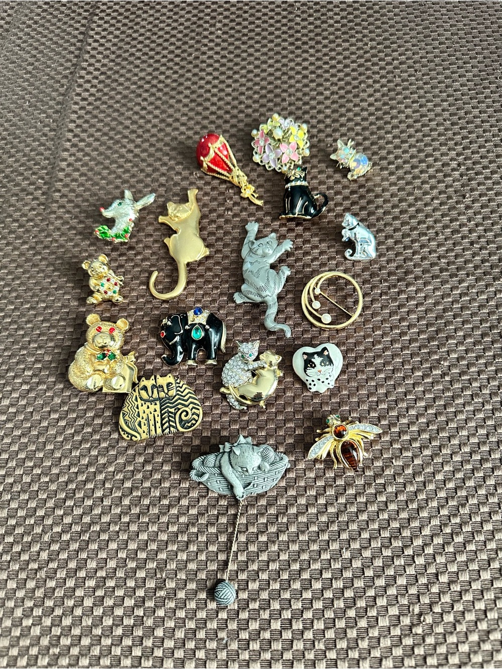 Assorted Cat & Animal Enamel Pins - Multi-Color Pet-Themed Collection